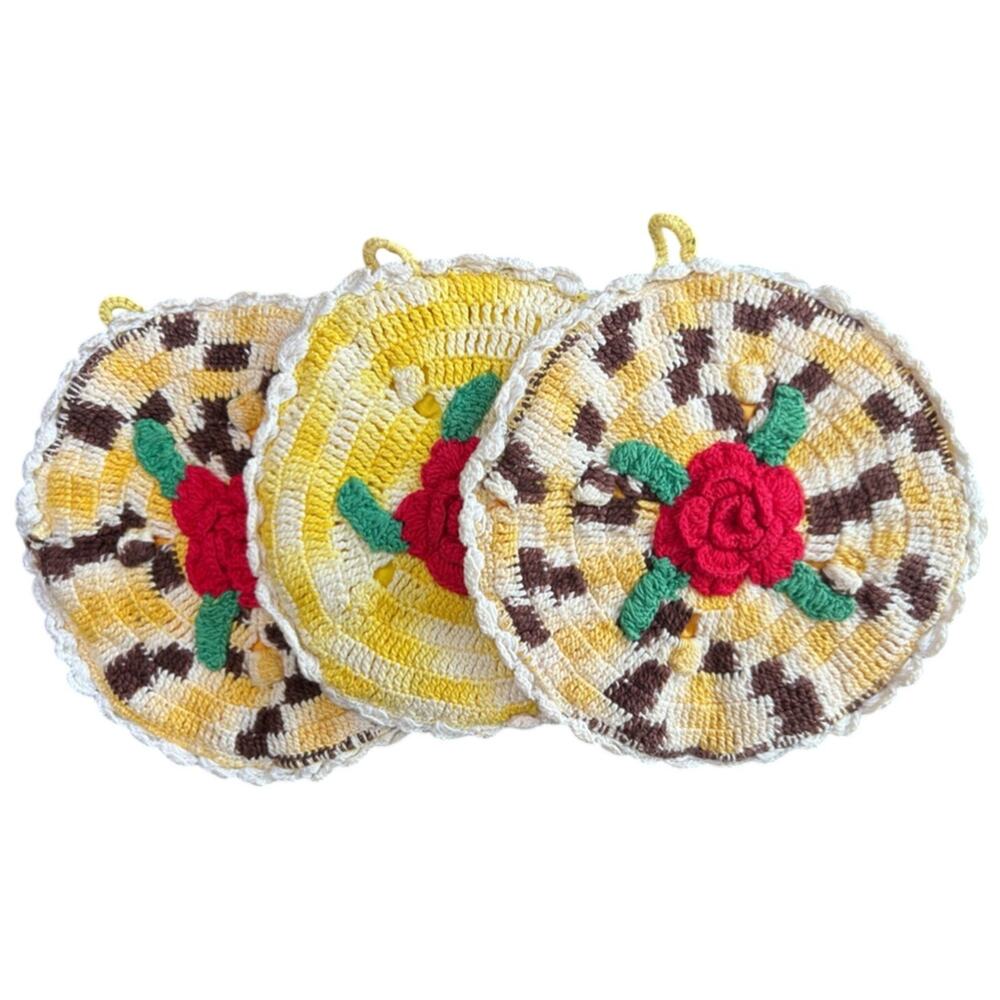 Vtg Handmade rose yellow pot holder set of 3- intricate knit design- 7" round